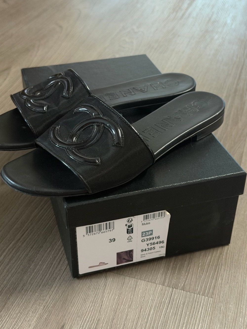 CHANEL Black Interlocking Logo Slide Sandals 39C - Picture 5 of 8